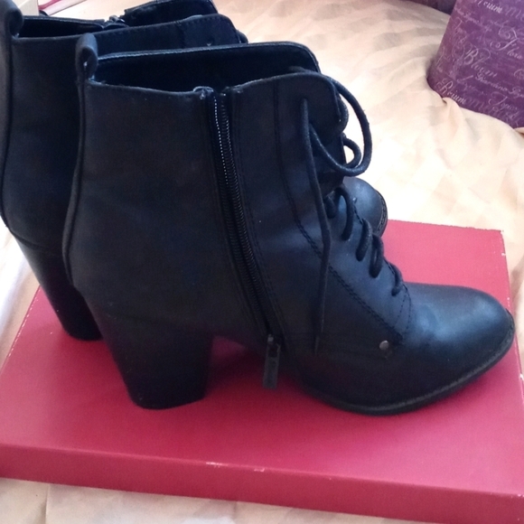 Boot size 10 with zipper ,laces up NWOT - Picture 3 of 8